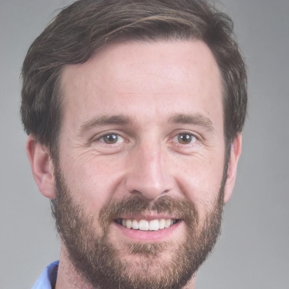 Portrait de Romain, utilisateur satisfait des outils budgétaires